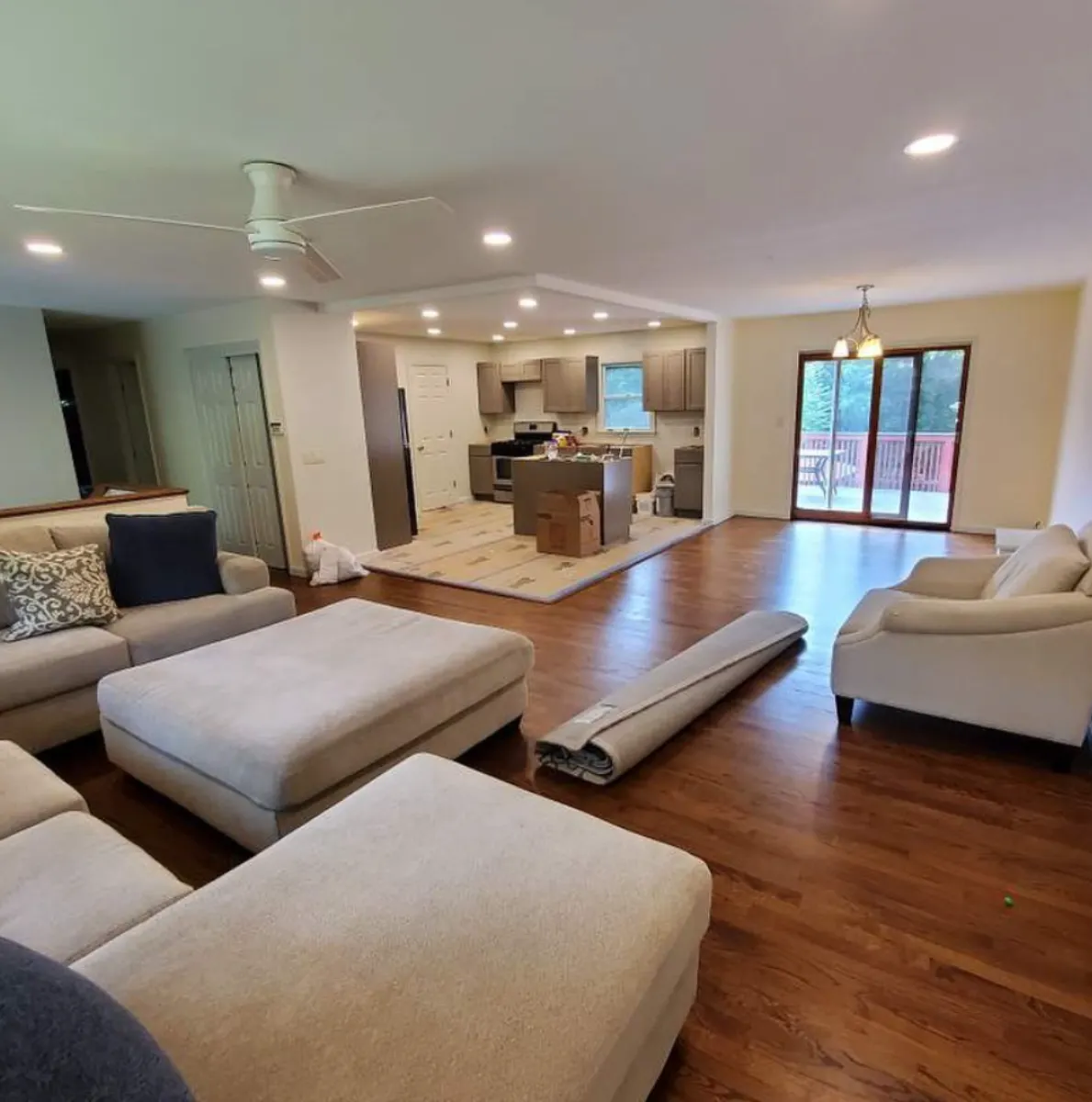 New Canaan CT neighborhood with hardwood floors